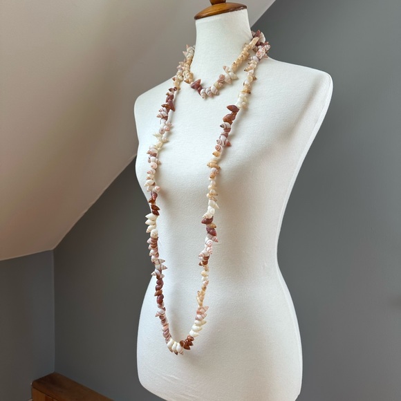 Endless Ombre Raratonga Shell Lei